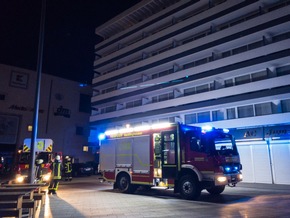 FW-RE: Kabelbrand in Restaurant - Brandrauch zieht in Hotel