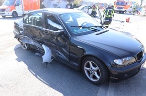 Polizei Mettmann: POL-ME: Unfall durch Vorfahrtsmissachtung - Langenfeld - 2004005