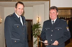 Polizeipräsidium Südhessen: POL-DA: Höchst: Leiter der Polizeistation in den Ruhestand verabschiedet / Werner Sauer tauscht Schreibtisch mit Kreuzfahrtschiff
