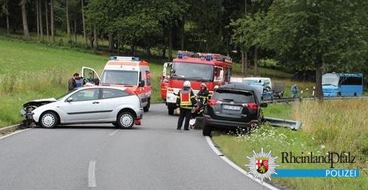 Polizeipräsidium Westpfalz: POL-PPWP: Frontalzusammenstoß zweier Pkw