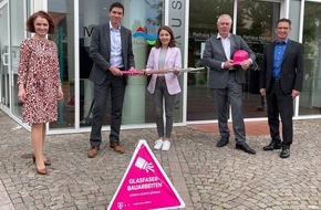 Deutsche Telekom AG: Rund 16.000 Glasfaser-Anschlüsse für Maintal – Stadt und Telekom unterzeichnen Absichtserklärung