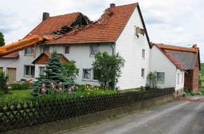 Polizeidirektion Göttingen: POL-GOE: (414) Autokran stürzt auf Wohnhaus
