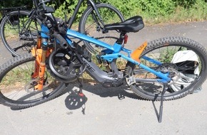 Kreispolizeibehörde Höxter: POL-HX: Auf Sperrfläche gewendet - 72-jähriger E-Bike Fahrer leicht verletzt