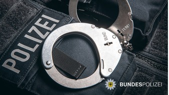 Bundespolizeidirektion München: Bundespolizeidirektion München: Einsatzreiches Wochenende im Bahnbereich / Gewaltdelikte fordern Bundespolizei