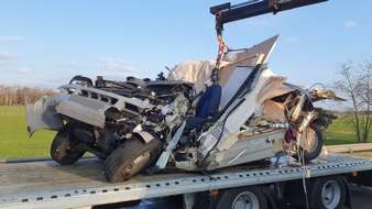 Polizeiinspektion Harburg: POL-WL: Schwerer Verkehrsunfall mit fünf beteiligten Fahrzeugen