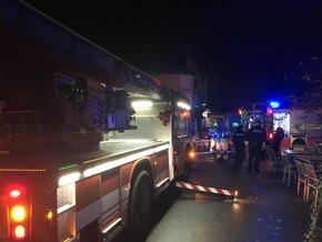 FW Ratingen: Feuer in Shisha Bar