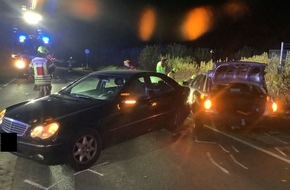 Feuerwehr Paderborn: FW Paderborn: Verkehrsunfall in Paderborn-Elsen - Ein Verletzter nach Kollision von zwei PKW