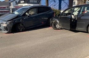 Kreispolizeibehörde Oberbergischer Kreis: POL-GM: Bei Frontalzusammenstoß leicht verletzt