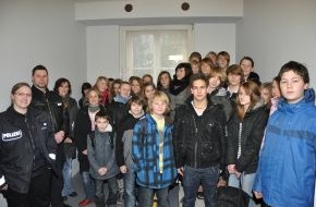 Polizeiinspektion Harburg: POL-WL: Schulklassen besuchen Polizei zum Thema Sucht