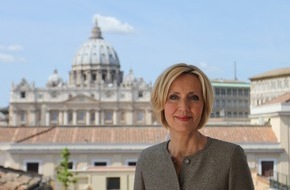 ZDF: Pfingsten im ZDF: "sonntags - TV fürs Leben", katholischer Gottesdienst aus Dresden und Dokumentation "Der Vatikan und das Geld" mit Petra Gerster (FOTO)