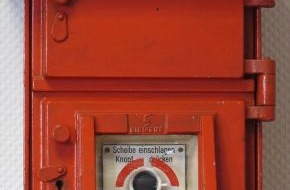 Feuerwehr Essen: FW-E: Kellerbrand in Essen-Frohnhausen, zwei Erwachsene und ein Kleinkind lebensgefährlich verletzt