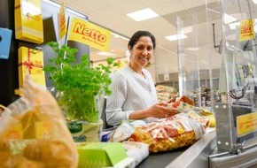 Netto Marken-Discount Stiftung & Co. KG: Foto & Pressemitteilung: Steffi Jones macht an Kasse auf Kinderarmut aufmerksam