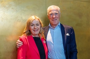 mkk - meine krankenkasse: Gesundheit ins Grundgesetz? Das w&auml;re mehr als Symbolpolitik / Wie Andrea Galle, Vorst&auml;ndin mkk - meine krankenkasse und Prof. Ingo Frob&ouml;se erreichen wollen, Gesundheit im Grundgesetz zu verankern