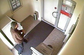 Polizeidirektion Göttingen: POL-GOE: (891/2007) Unbekannter hebt 1.200 Euro mit gefundener EC-Karte ab - Polizei Friedland fahndet mit Bildern aus Überwachungskamera