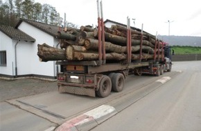 Polizeipräsidium Trier: POL-PPTR: Holztransport wieder einmal zu schwer und Anhängelast eines Gespannes überschritten