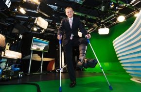 Bauer Media Group, auf einen Blick: Marc Bator: Das erste Foto mit Krücken am Arbeitsplatz