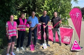 Deutsche Telekom AG: Graben: Spatenstich f&uuml;r Glasfaserausbau