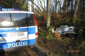 Polizeidirektion Bad Segeberg: POL-SE: Tangstedt (Kreis Pinneberg): Wer hat im Wald zwei Kubikmeter Bauabfall unerlaubt abgelegt? -mit Foto