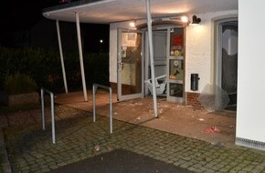 Polizeiinspektion Göttingen: POL-GÖ: (425/2021) Unbekannte sprengen Geldautomaten in Friedland - Täter flüchten mit dunklem PKW, Schadenshöhe noch unbekannt