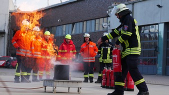 FW Celle: Gemeinsame Ausbildung der Feuerwehr und DLRG Celle