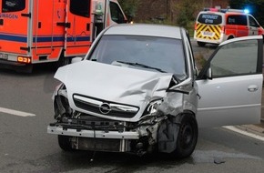 Polizei Minden-Lübbecke: POL-MI: Drei Verletzte bei Kreuzungsunfall