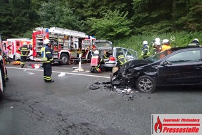 FW-PL: OT-Lettmecke. Verkehrsunfall mit 3 Verletzten. Rettungshubschrauber im Einsatz.