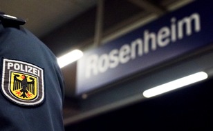 Bundespolizeidirektion München: Bundespolizeidirektion München: Beamten mit Schraubenzieher attackiert und verletzt / Bundespolizei überwältigt aggressiven, mit Schraubenzieher bewaffneten Mann im Zug