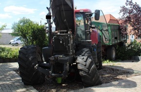 Polizei Minden-Lübbecke: POL-MI: Zwei Traktoren kollidieren auf Stemwederberg-Straße