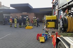 Feuerwehr Bremerhaven: FW Bremerhaven: Buttersäureanschlag im Supermarkt