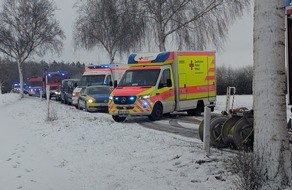 Polizeiinspektion Stade: POL-STD: Drei Autoinsassen bei Unfall auf der Landesstraße 127 zwischen Kammerbusch und Apensen