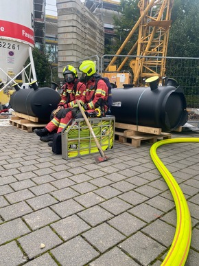 FW-Velbert: Brand in einem Firmengebäude am Rosenkamp