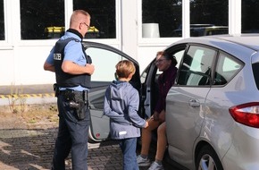 Polizei Korbach: POL-KB: Edertal Bergheim - Aktion "Blitz for Kids" - Polizei verteilt mit Grundschülern grüne und gelbe Karten an Autofahrer