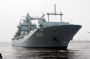 Presse- und Informationszentrum Marine: Operation Atalanta: "Berlin" läuft aus (FOTO)