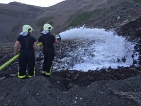 FW-GE: Feuer auf der Zentralen Mülldeponie an der Wiedehopfstrasse