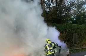 Feuerwehr Neuss: FW-NE: PKW-Brand auf der Autobahn A57 | Keine Verletzten