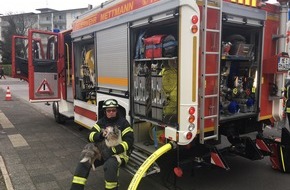 Feuerwehr Mettmann: FW Mettmann: Feuerwehr Mettmann rettet Vierbeiner aus verrauchter Wohnung