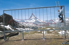 Earth Plastic View: Künstler Branko Smon macht Matterhorn zum weltweiten Botschafter für neues Plastikbewusstsein