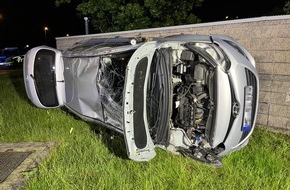 Polizei Mettmann: POL-ME: Auto &uuml;berschlug sich: 18-J&auml;hriger trotz schwerem Unfall unverletzt - 2605073