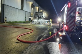 Feuerwehr Oberhausen: FW-OB: Müllbrand in einem privaten Entsorgungsunternehmen
