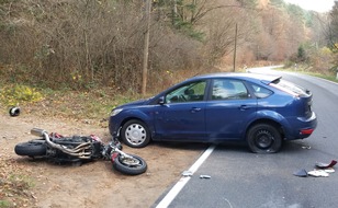 Polizeipräsidium Westpfalz: POL-PPWP: Motorradfahrer lebensgefährlich verletzt