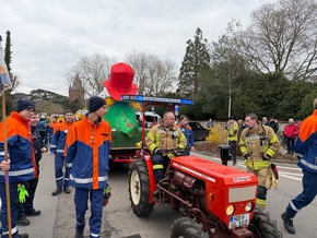 FW Weinheim: Jugendfeuerwehr Weinheim beteiligt sich mit kreativem Motivwagen am Sommertagszug