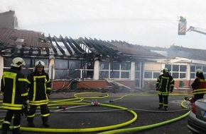 Feuerwehr Dorsten: FW-Dorsten: Dorstener Werkstatt für Menschen mit Behinderungen durch Brand zerstört