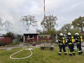 FW-AUR: Parzelle in Flammen