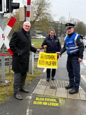 POL-SU: Auftakt der Präventionskampagne "BLEIB STEHEN, BLEIB AM LEBEN!" in Hennef