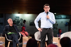 Erfolgreiche Neuauflage des NEW bauhaus Festivals in Weimar - Innovationsfestival legt die Konfliktlinien der Branche offen und setzt auf Dialog statt auf den kleinsten gemeinsamen Nenner