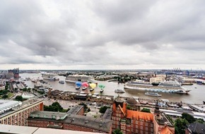 AIDA Cruises: Aktuelle Bildmeldung: AIDA feierte 30. Geburtstag mit einer Parade in Hamburg