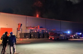 Kreispolizeibehörde Wesel: POL-WES: Rheinberg - Brand in einer Werkshalle