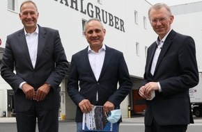 LKQ Europe: Mitglied des Europäischen Parlaments Ismail Ertug besucht das Logistikzentrum von LKQ Europe in Sulzbach-Rosenberg