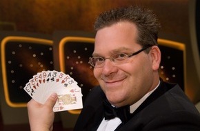 ProSieben: 100.000 Euro gewinnen - oder alles verlieren: "Elton zockt - LIVE!" im Frühjahr auf ProSieben (BILD)