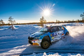 Arctic Rallye Finnland: Von SKODA Motorsport unterstützter Andreas Mikkelsen baut Führung in der WRC2-Gesamtwertung aus